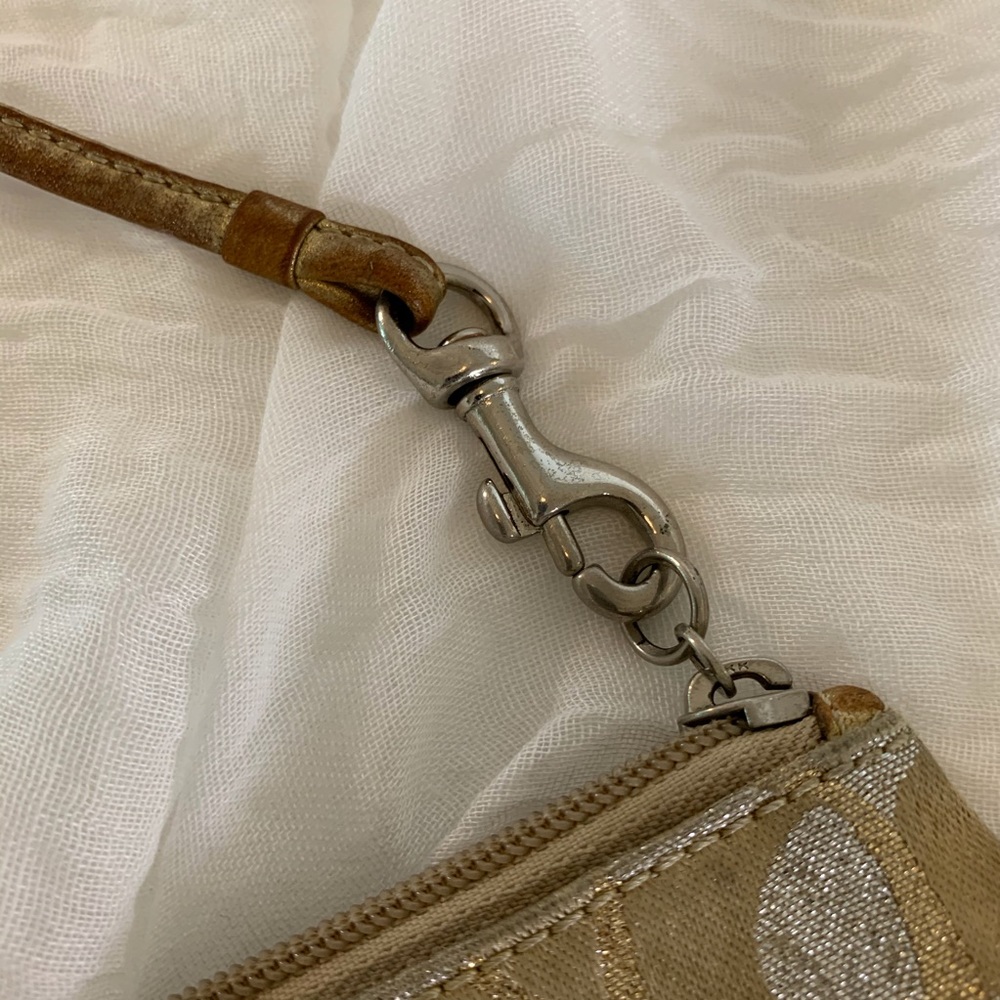 COACH GOLDEN TAN WRISTLET - Picture 13 of 15